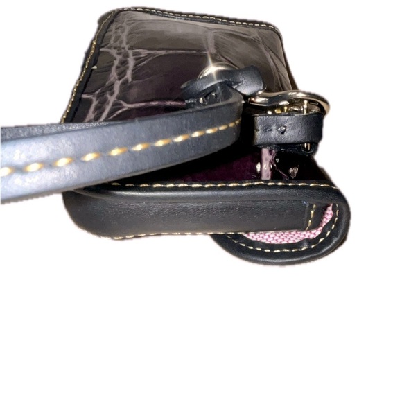 Dooney & Bourke Nile Collection Leather Wristlet Black & Croc Purple Leather - Picture 7 of 13